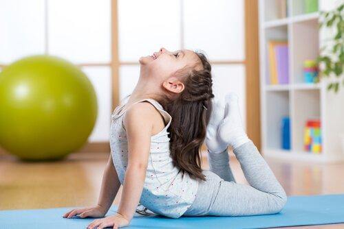 Pozycje do jogi dla dzieci – asany dobre dla dzieci